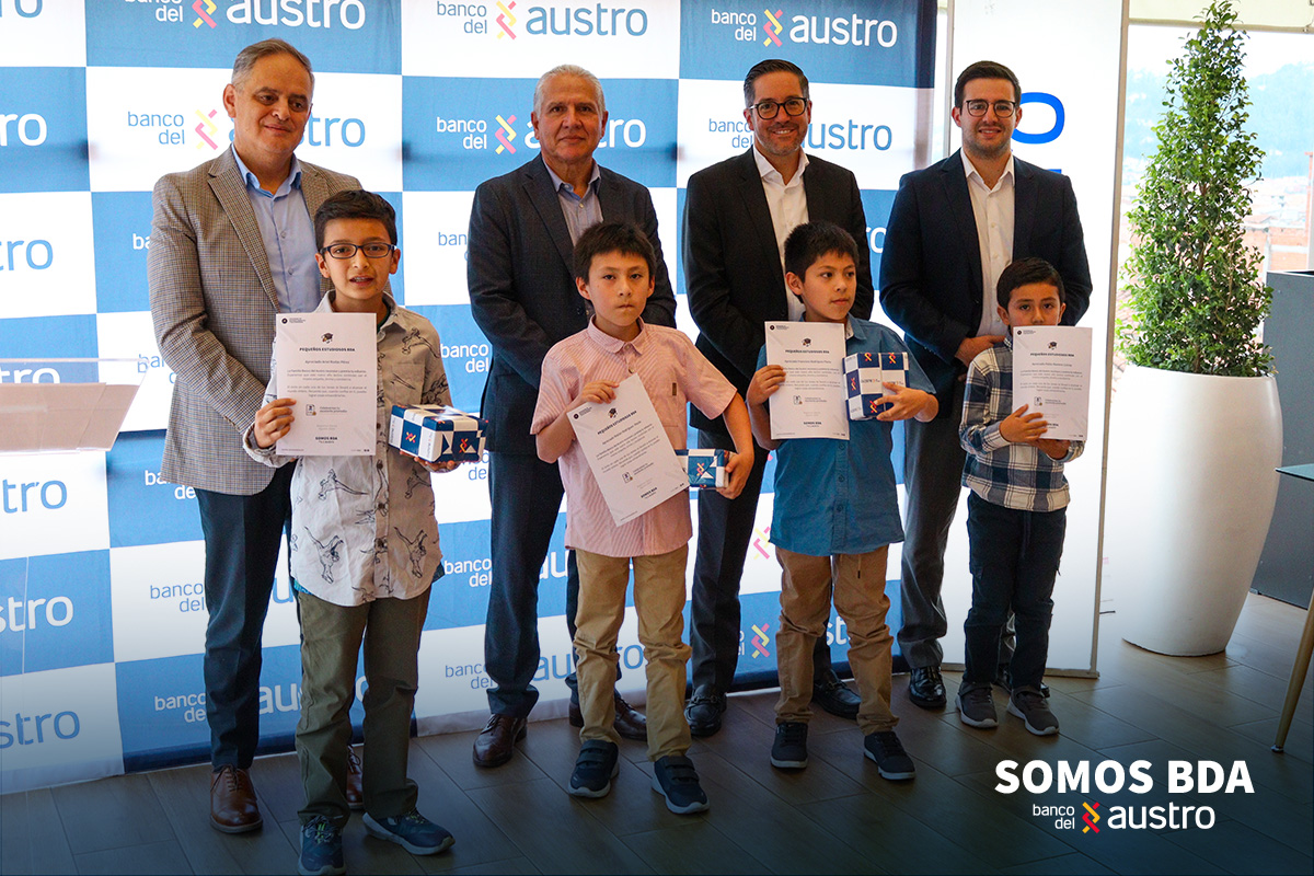 PEQUEÑOS ESTUDIOSOS-22